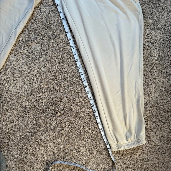 Women’s Old Navy Cream Color Sweatpant Joggers size large - Picture 7 of 8